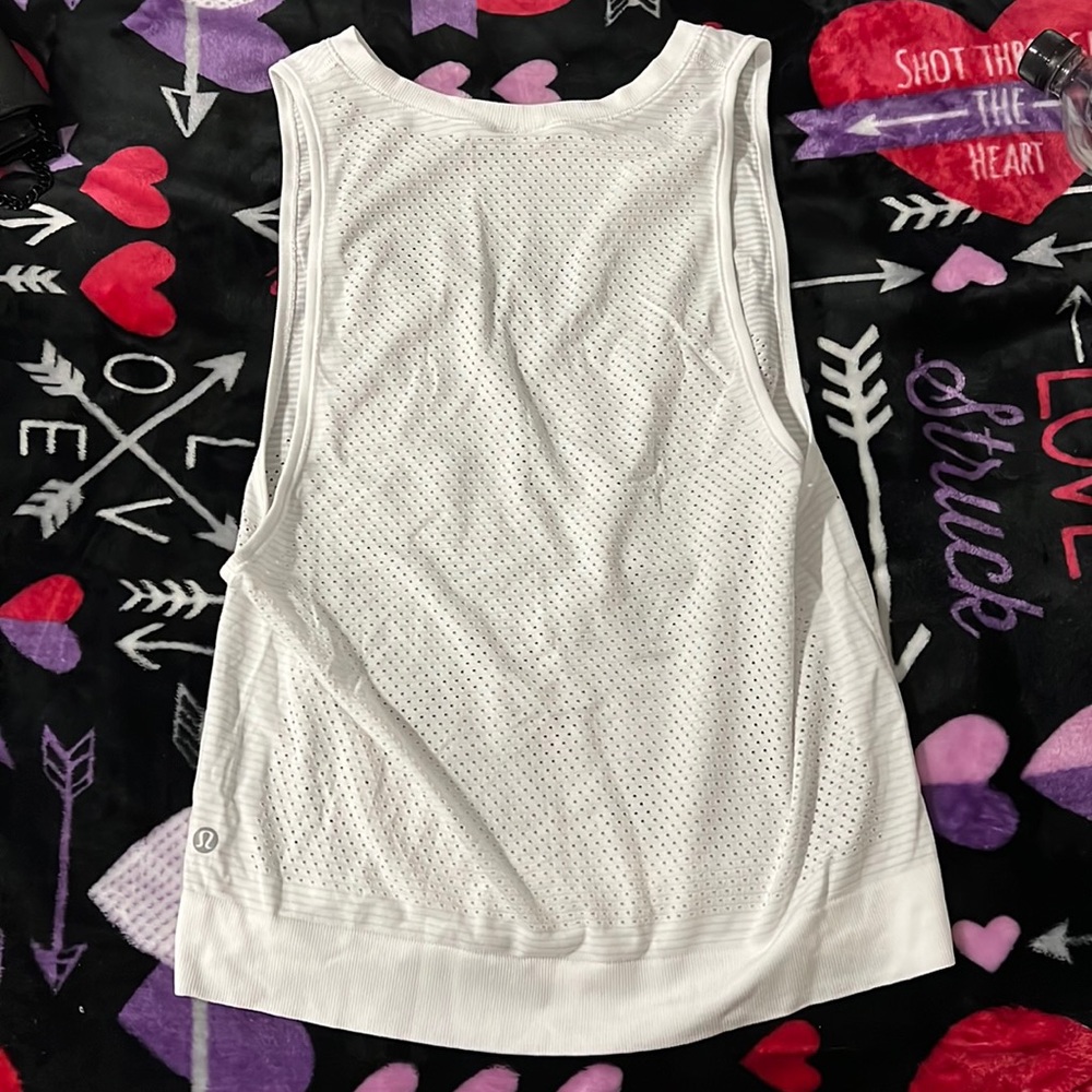 WHITE LULULEMON TANK TOP